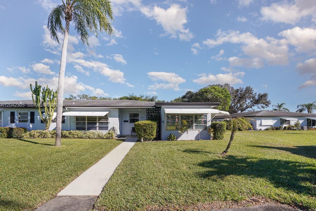 For Sale: $269,900 (2 beds, 2 baths, 1175 Square Feet)