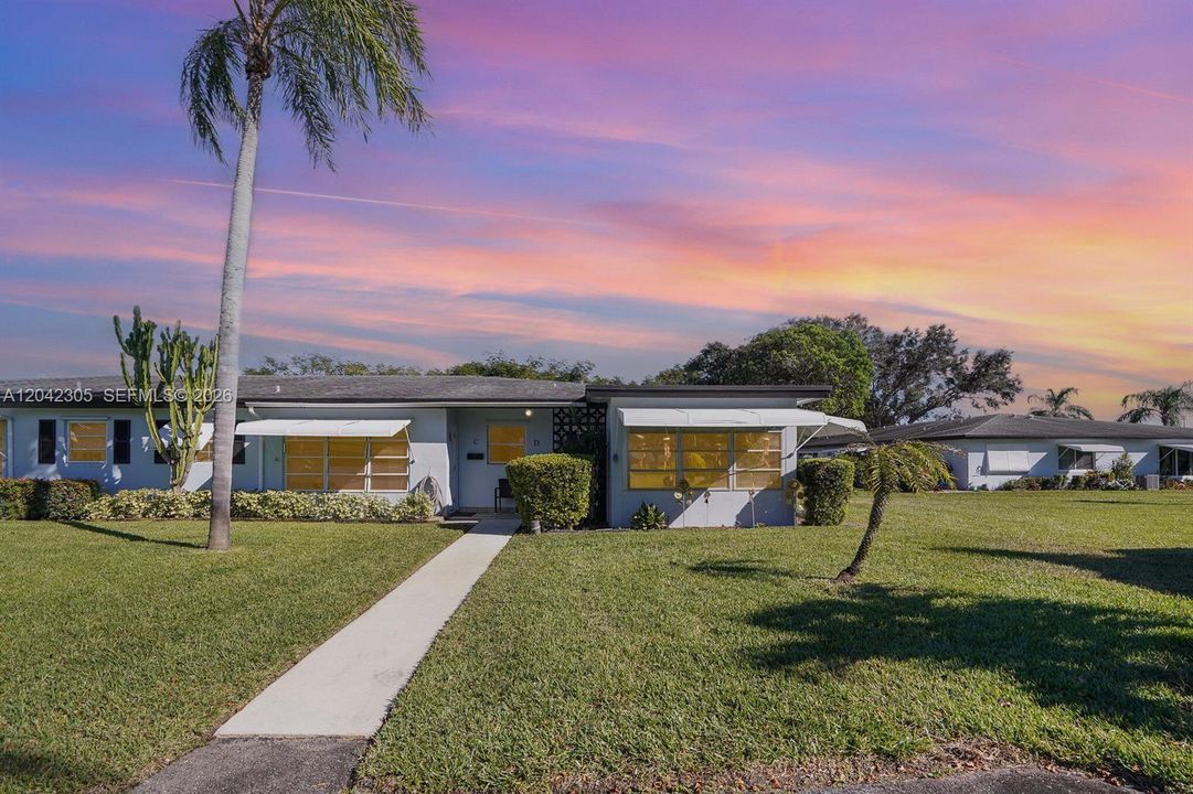 For Sale: $269,900 (2 beds, 2 baths, 1175 Square Feet)