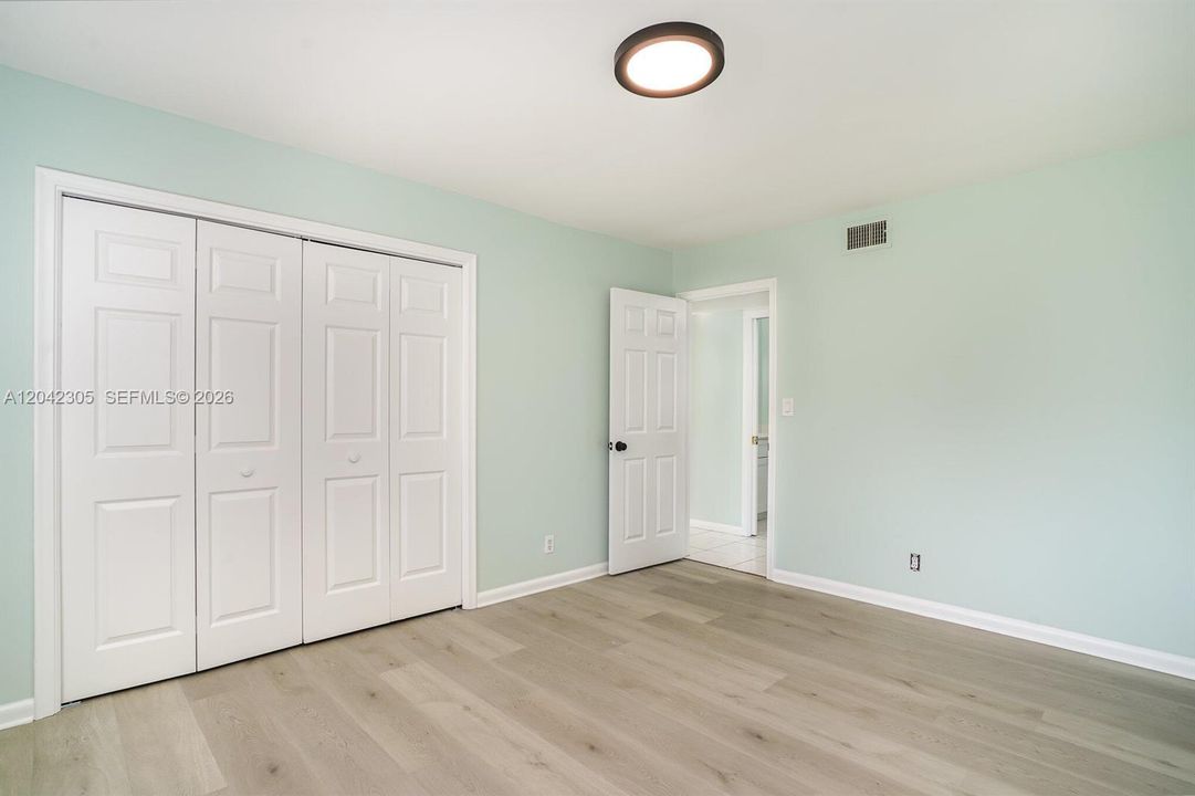 For Sale: $269,900 (2 beds, 2 baths, 1175 Square Feet)