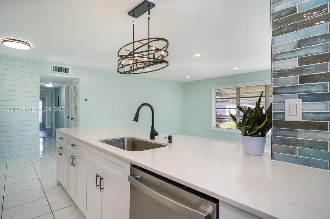 For Sale: $269,900 (2 beds, 2 baths, 1175 Square Feet)