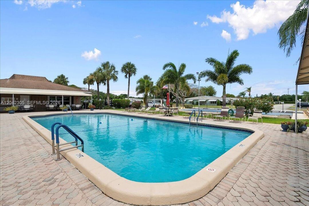 For Sale: $269,900 (2 beds, 2 baths, 1175 Square Feet)