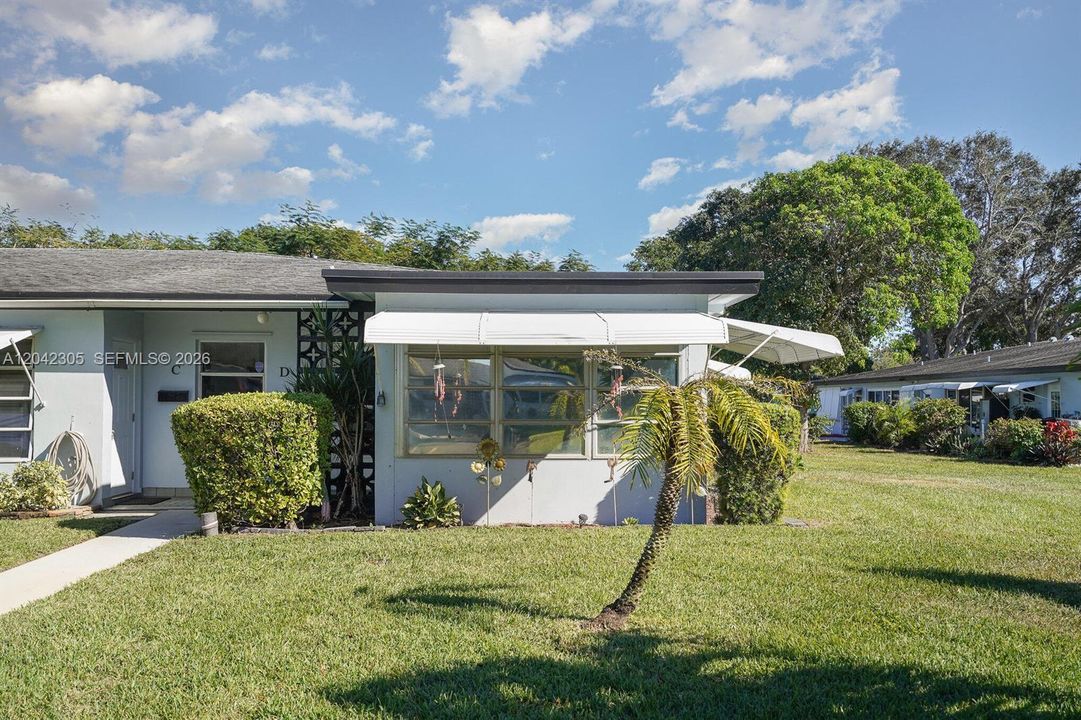 For Sale: $269,900 (2 beds, 2 baths, 1175 Square Feet)
