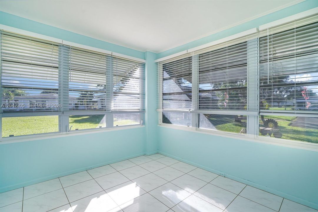 For Sale: $269,900 (2 beds, 2 baths, 1175 Square Feet)