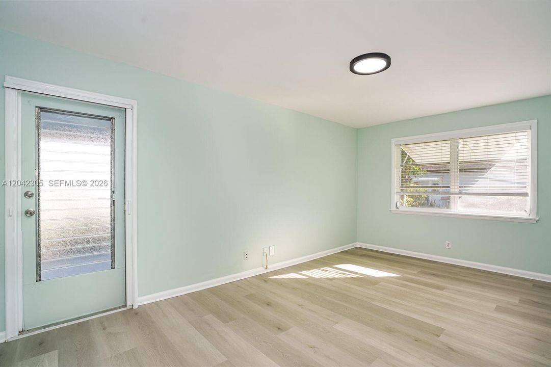 For Sale: $269,900 (2 beds, 2 baths, 1175 Square Feet)
