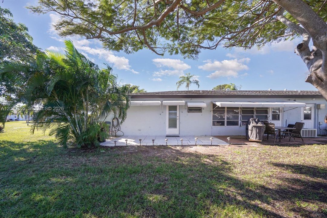 For Sale: $269,900 (2 beds, 2 baths, 1175 Square Feet)