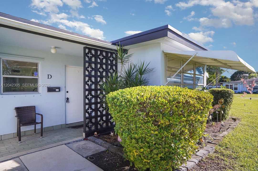 For Sale: $269,900 (2 beds, 2 baths, 1175 Square Feet)