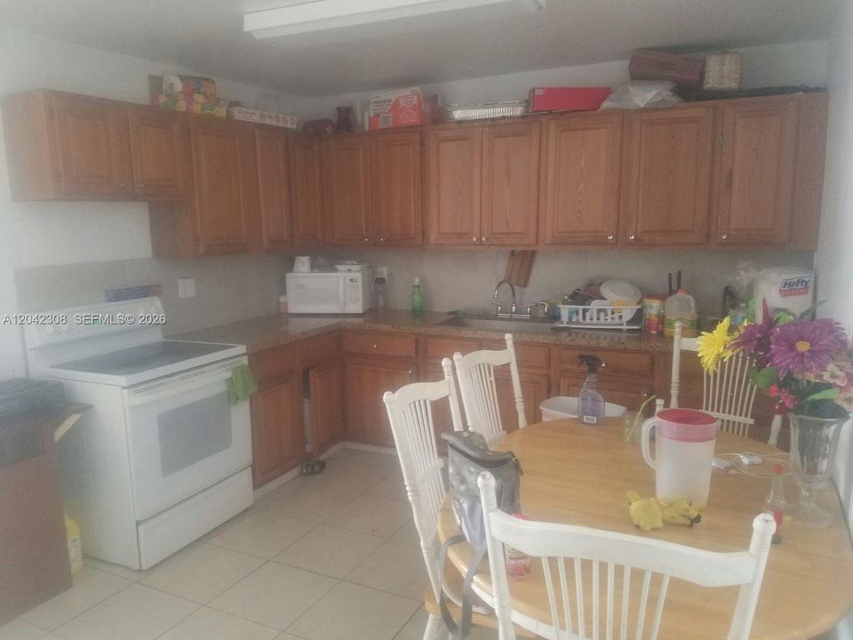 На продажу: $615,000 (6 спален, 2 ванн, 2145 Квадратных фут)