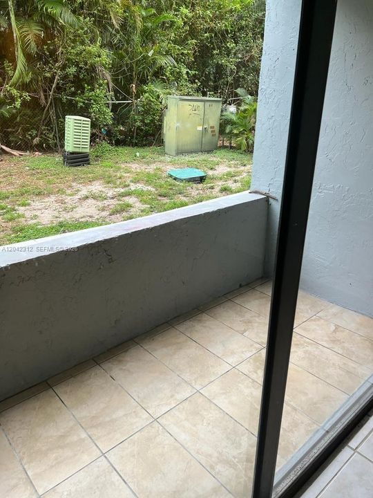 For Rent: $1,700 (2 beds, 1 baths, 850 Square Feet)