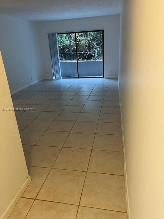 For Rent: $1,700 (2 beds, 1 baths, 850 Square Feet)