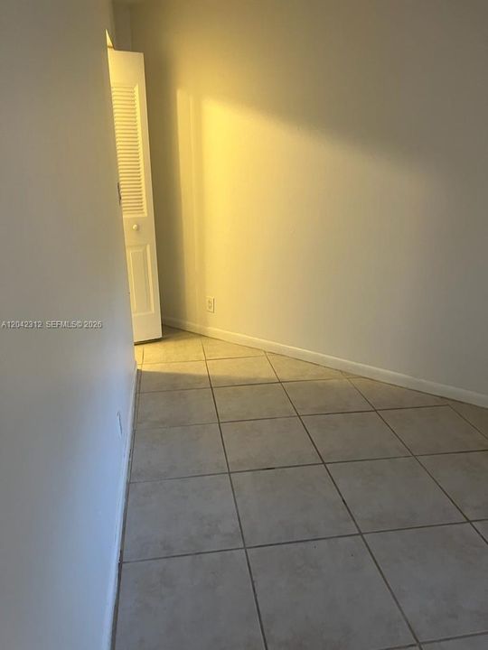 For Rent: $1,700 (2 beds, 1 baths, 850 Square Feet)
