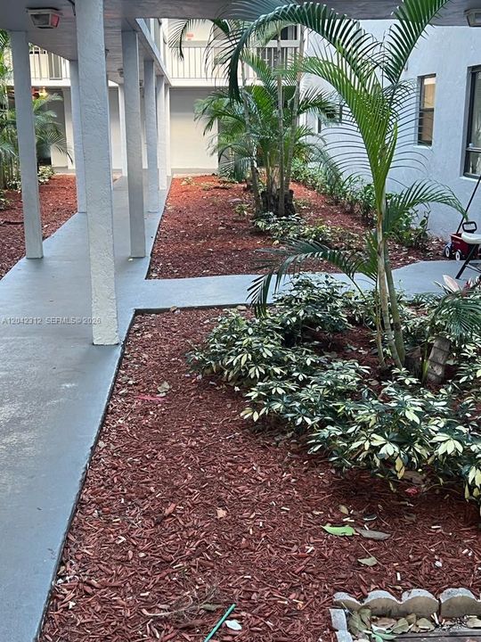 For Rent: $1,700 (2 beds, 1 baths, 850 Square Feet)
