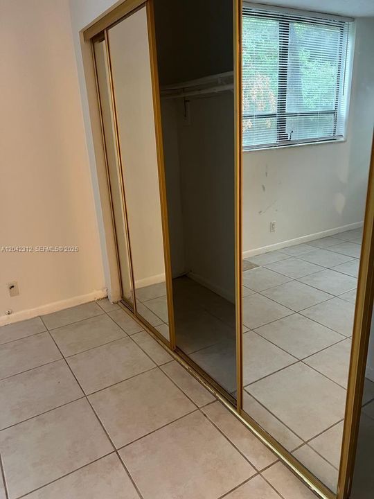 For Rent: $1,700 (2 beds, 1 baths, 850 Square Feet)