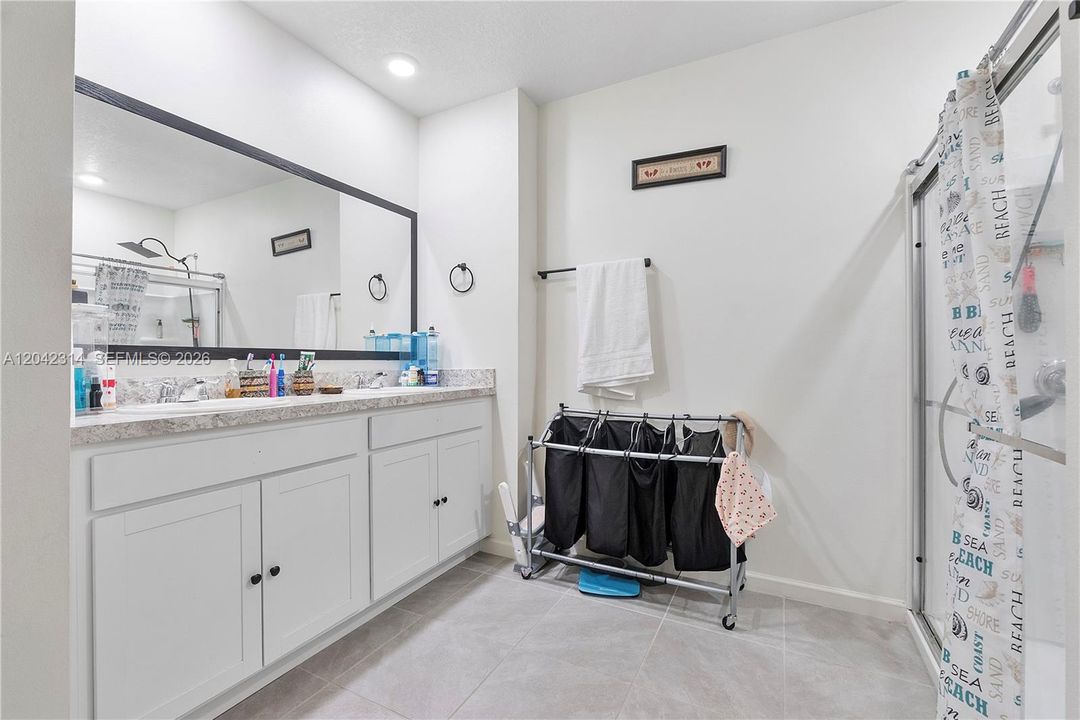 For Sale: $430,000 (5 beds, 3 baths, 2447 Square Feet)
