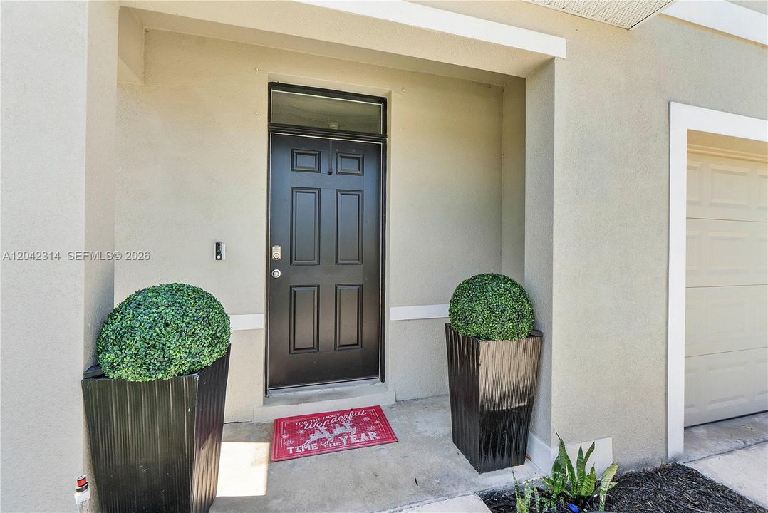 For Sale: $430,000 (5 beds, 3 baths, 2447 Square Feet)