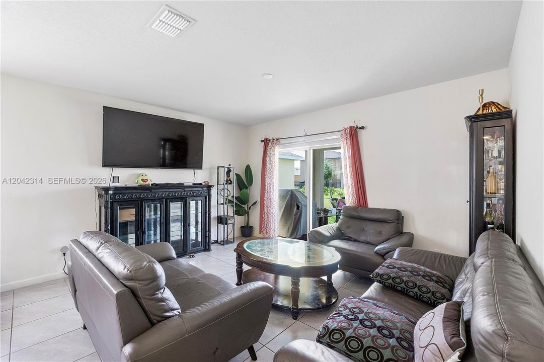 For Sale: $430,000 (5 beds, 3 baths, 2447 Square Feet)