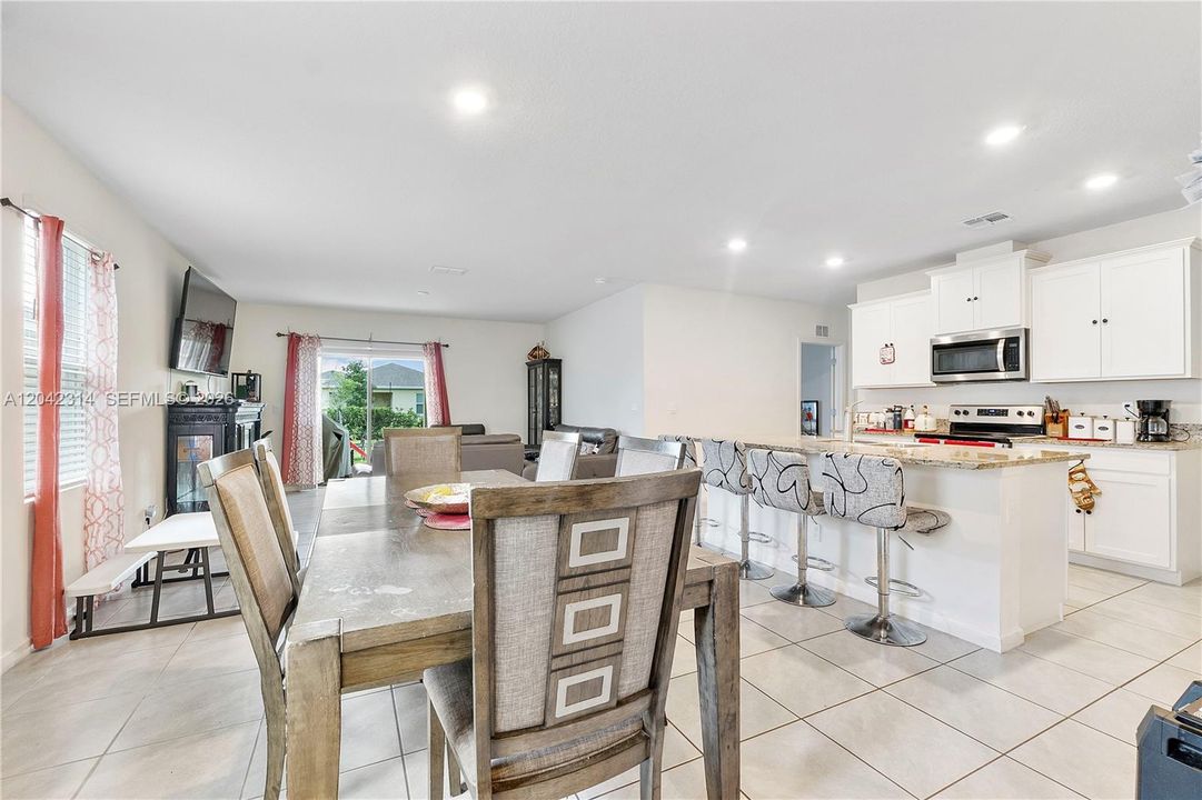 For Sale: $430,000 (5 beds, 3 baths, 2447 Square Feet)