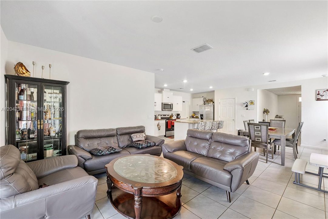 For Sale: $430,000 (5 beds, 3 baths, 2447 Square Feet)