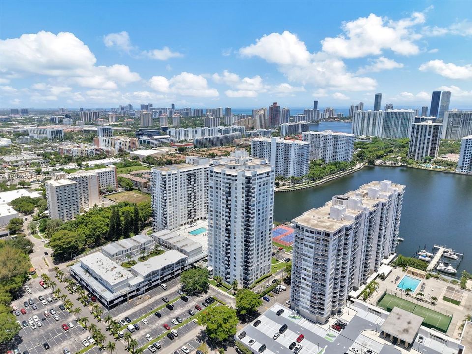 For Sale: $255,000 (2 beds, 2 baths, 1073 Square Feet)