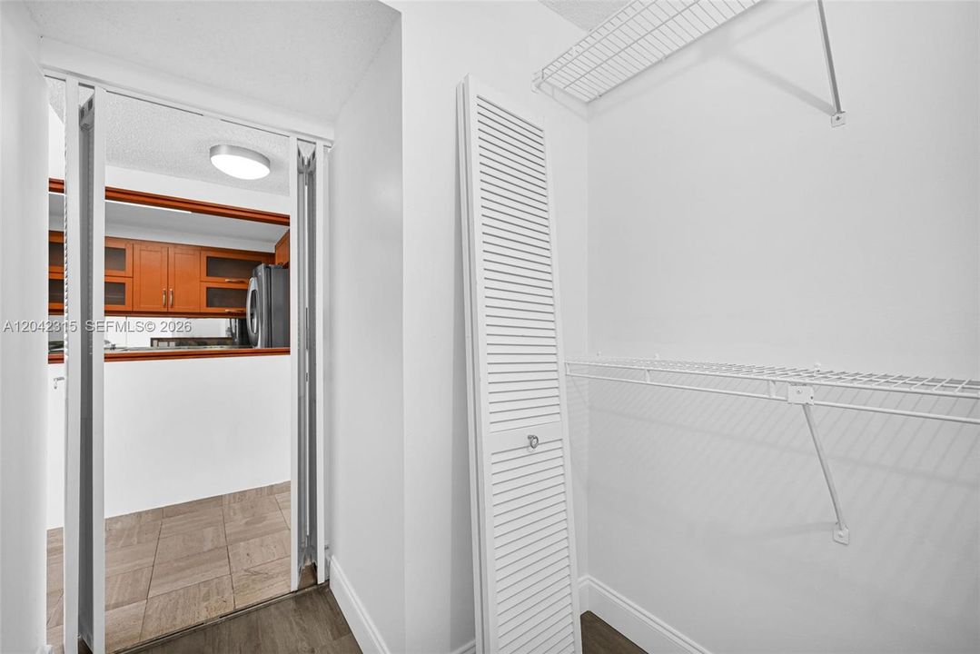 For Sale: $255,000 (2 beds, 2 baths, 1073 Square Feet)