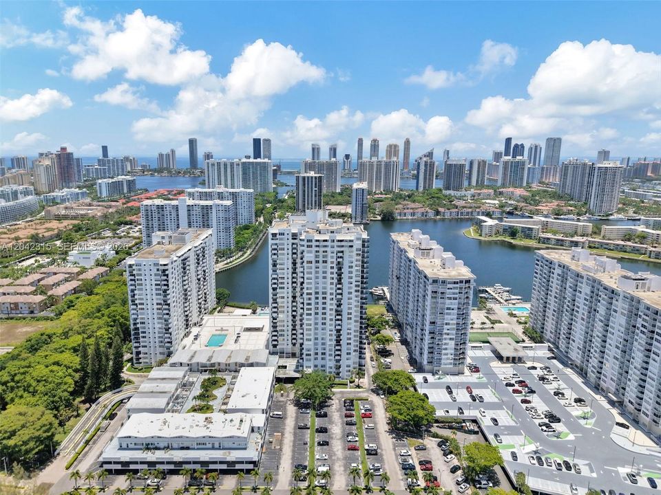 For Sale: $255,000 (2 beds, 2 baths, 1073 Square Feet)