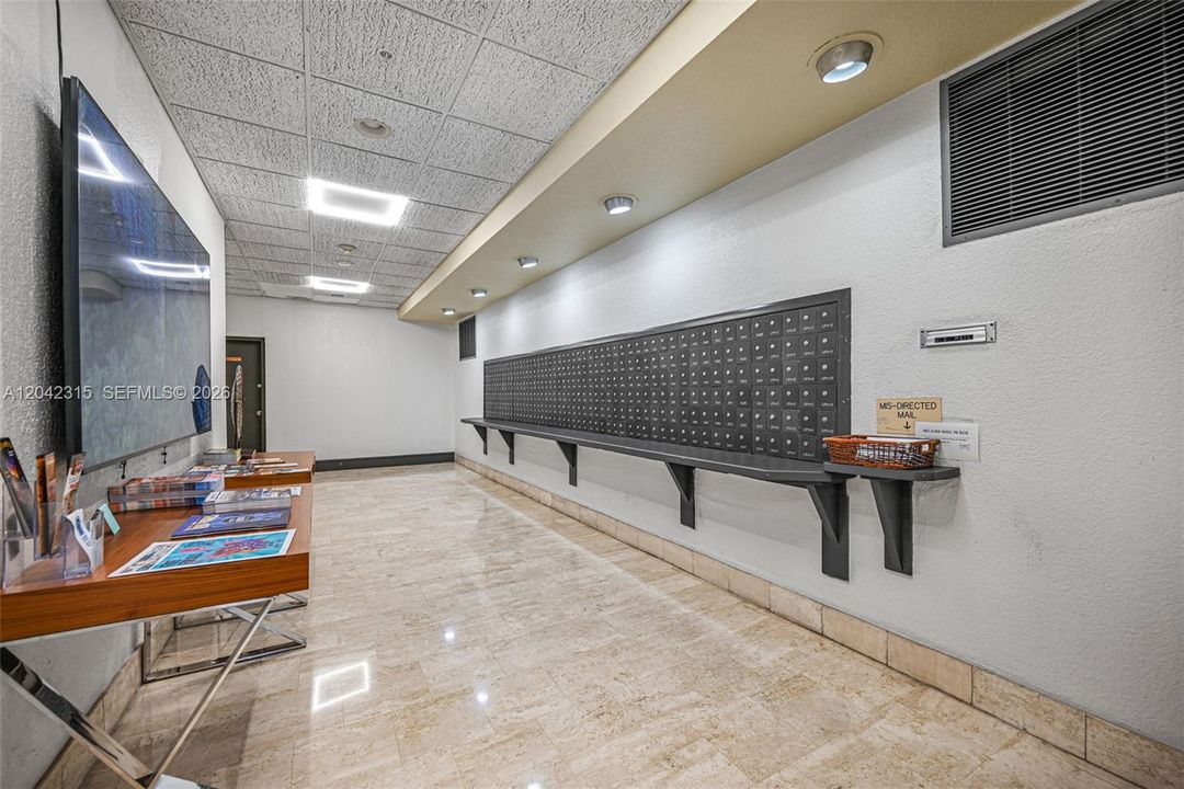 For Sale: $255,000 (2 beds, 2 baths, 1073 Square Feet)