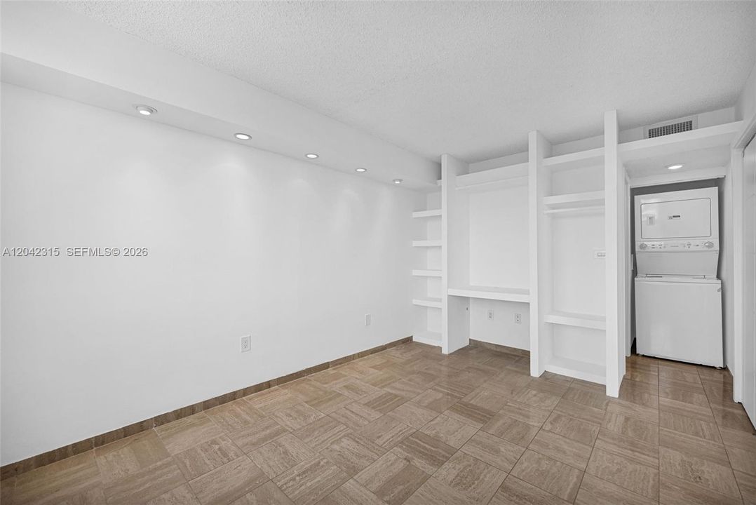 For Sale: $255,000 (2 beds, 2 baths, 1073 Square Feet)