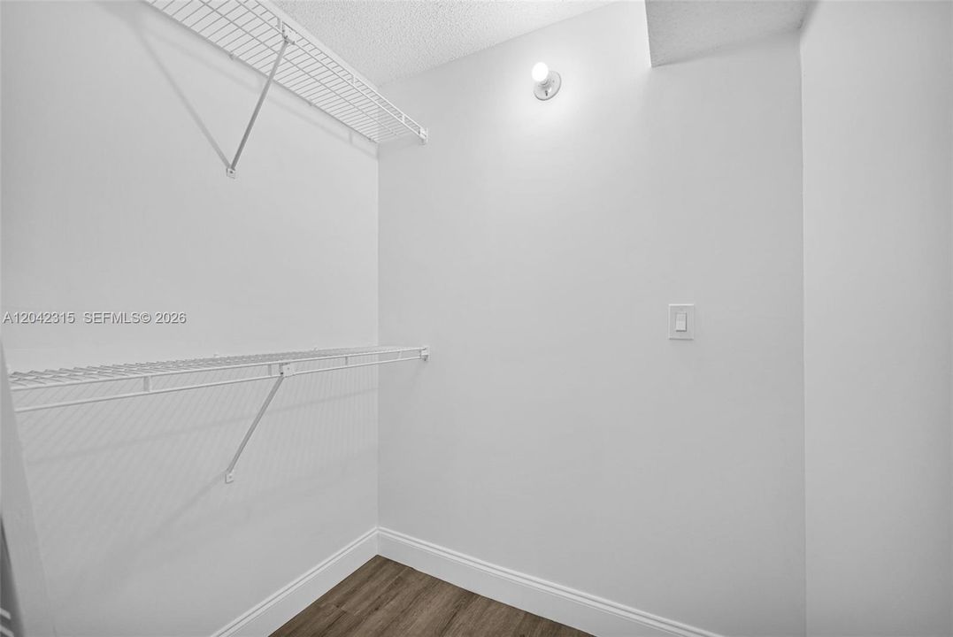 For Sale: $255,000 (2 beds, 2 baths, 1073 Square Feet)