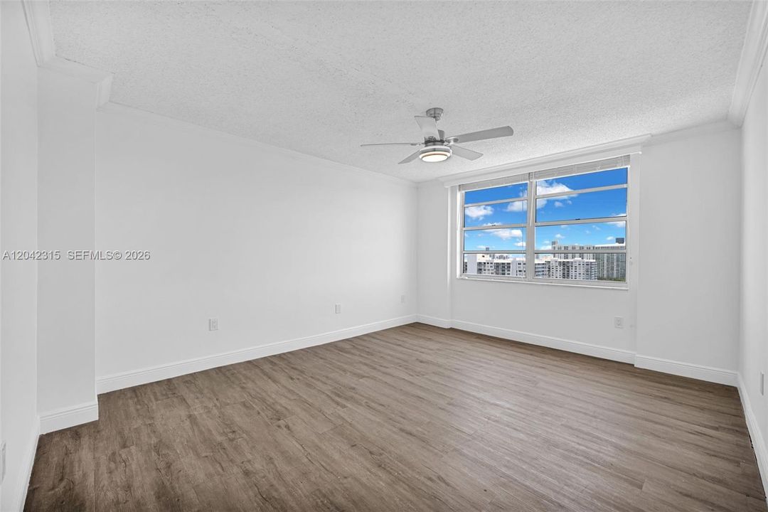 For Sale: $255,000 (2 beds, 2 baths, 1073 Square Feet)