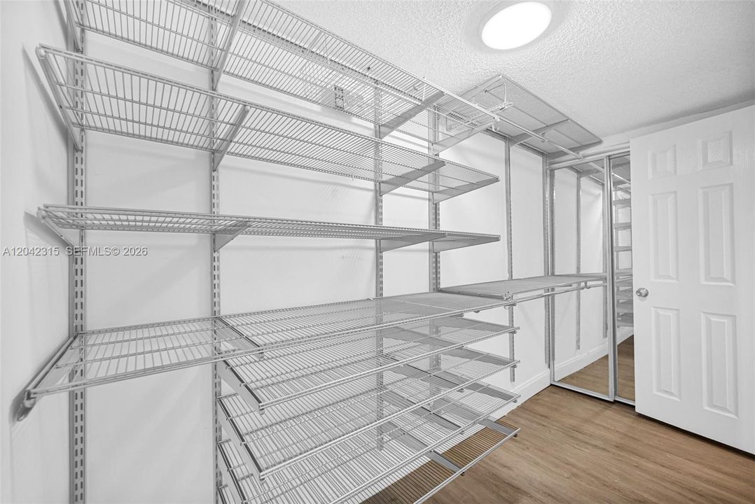 For Sale: $255,000 (2 beds, 2 baths, 1073 Square Feet)