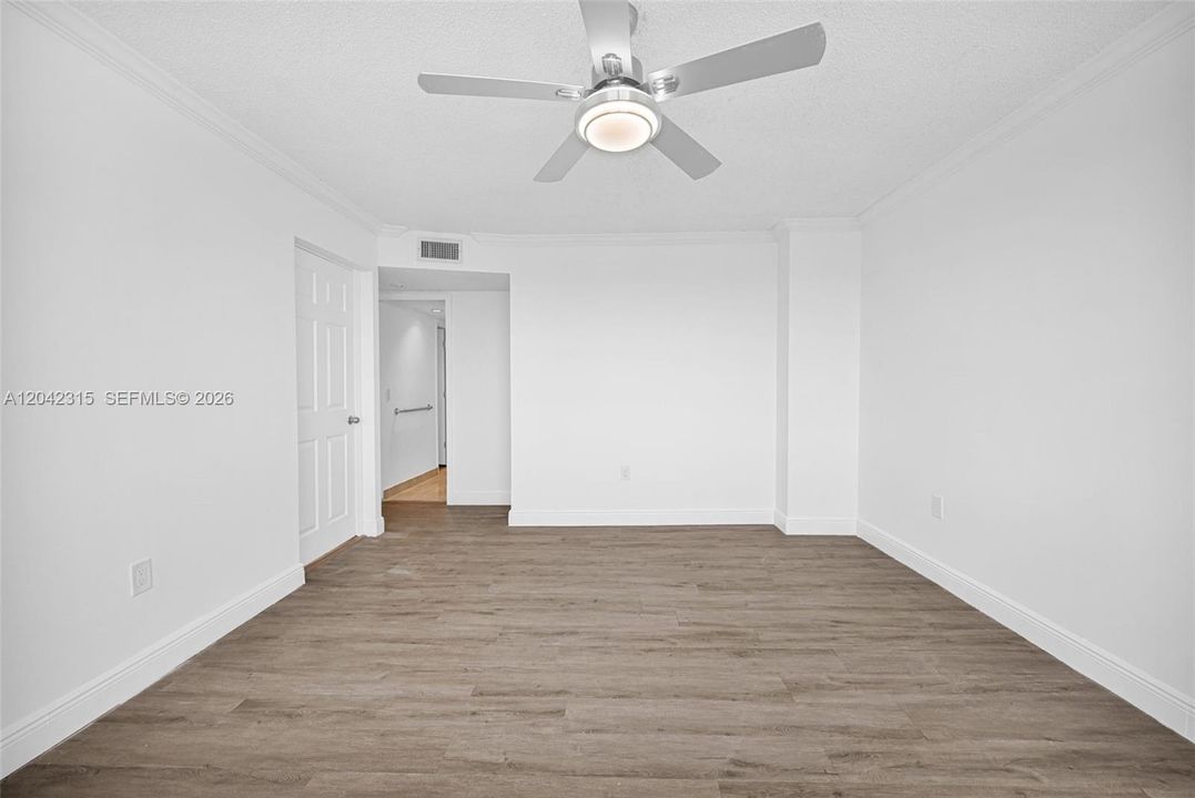 For Sale: $255,000 (2 beds, 2 baths, 1073 Square Feet)