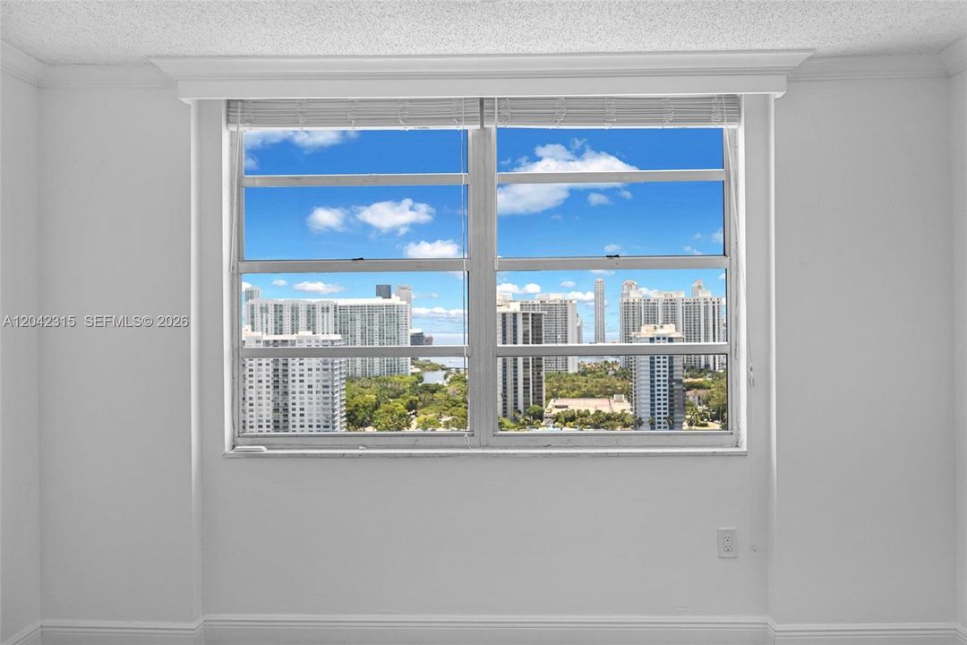 For Sale: $255,000 (2 beds, 2 baths, 1073 Square Feet)