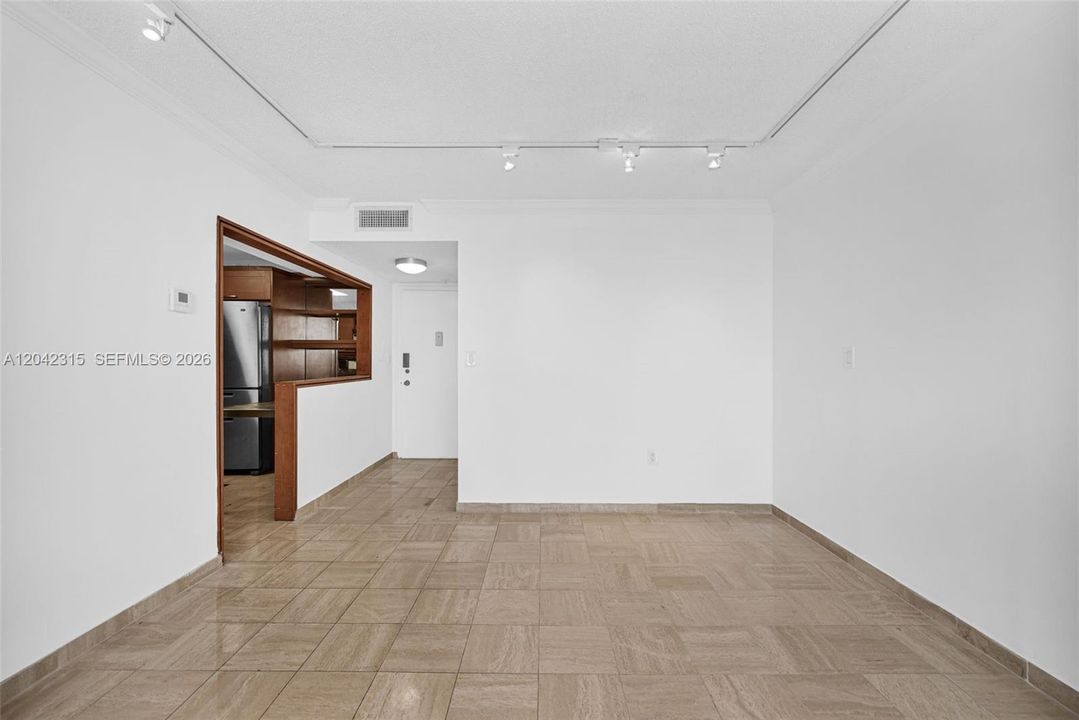 For Sale: $255,000 (2 beds, 2 baths, 1073 Square Feet)