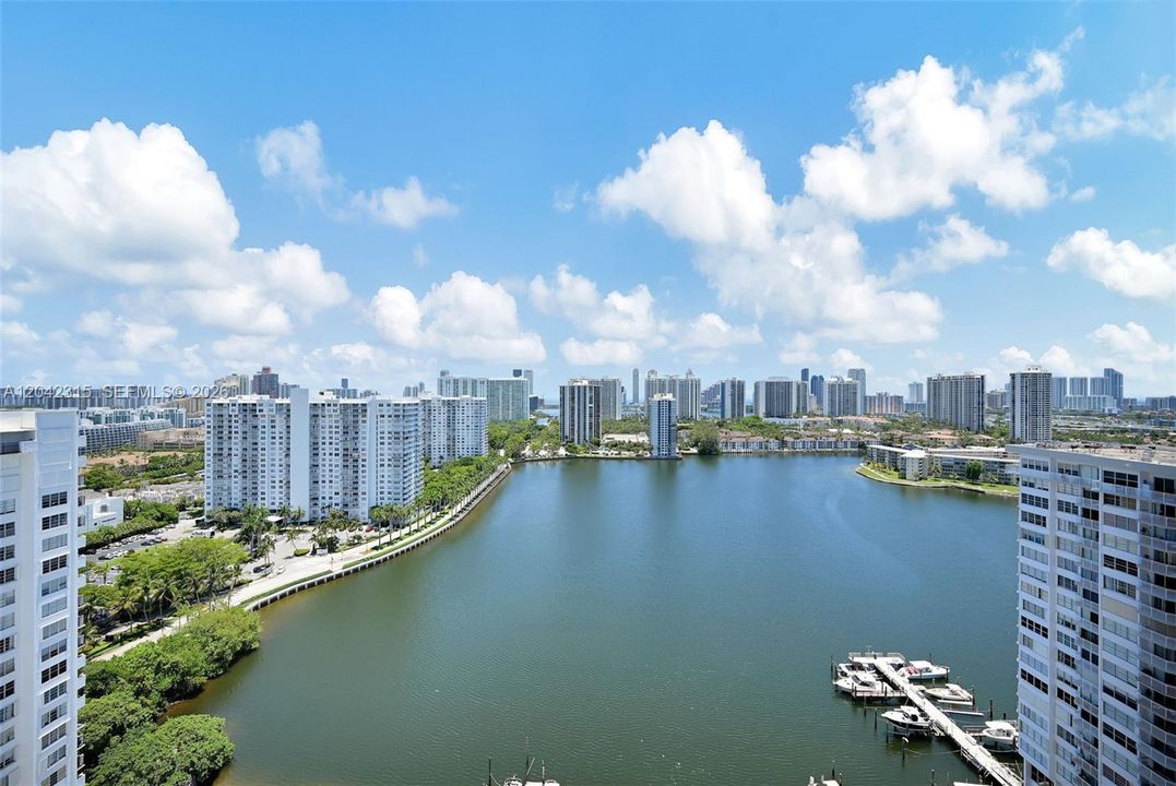 For Sale: $255,000 (2 beds, 2 baths, 1073 Square Feet)