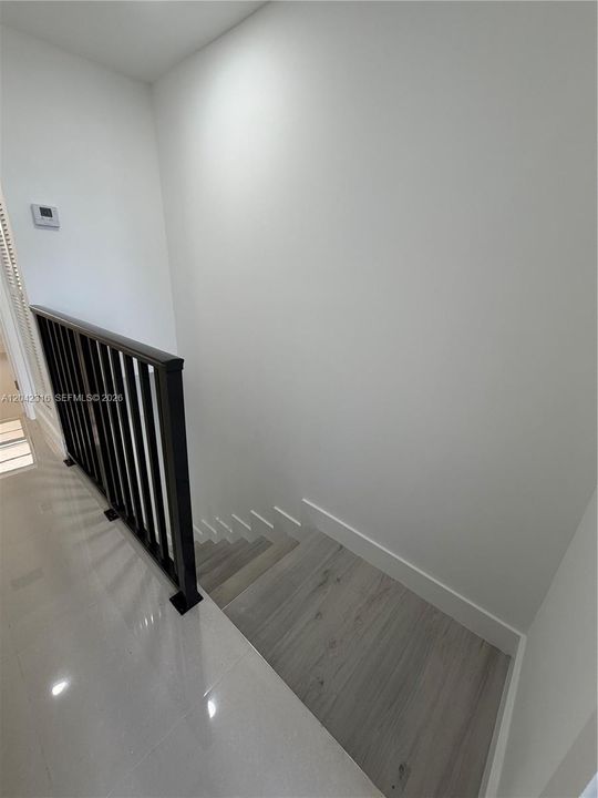 В аренду: $2,300 (2 спален, 1 ванн, 900 Квадратных фут)