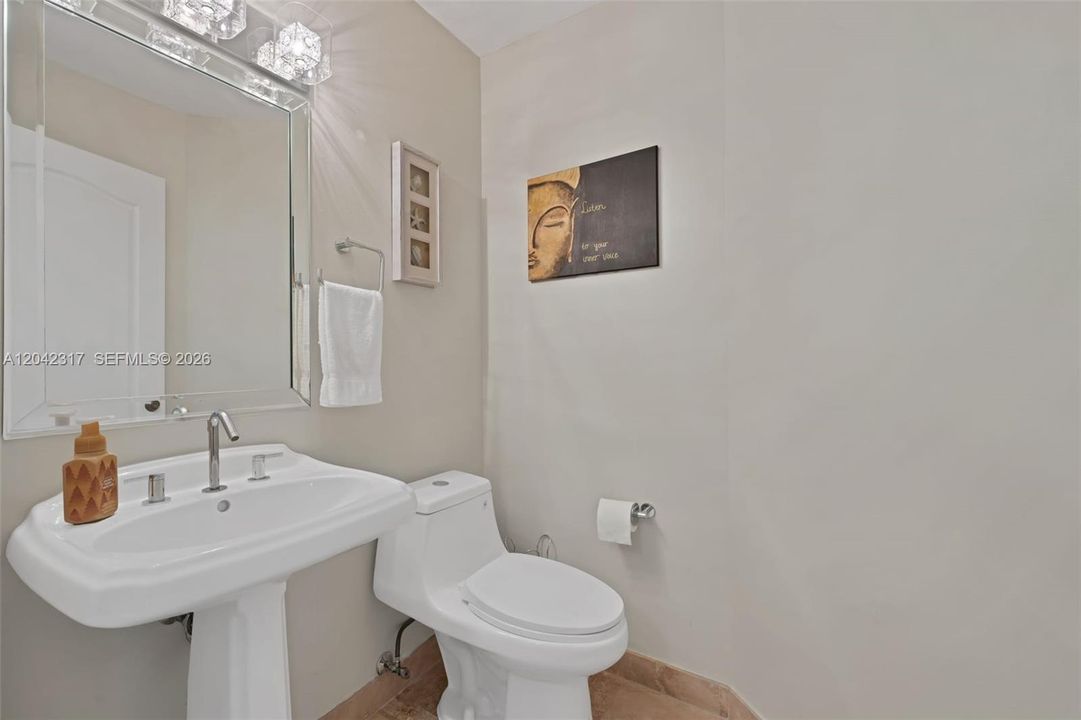 1/2 bath downstairs