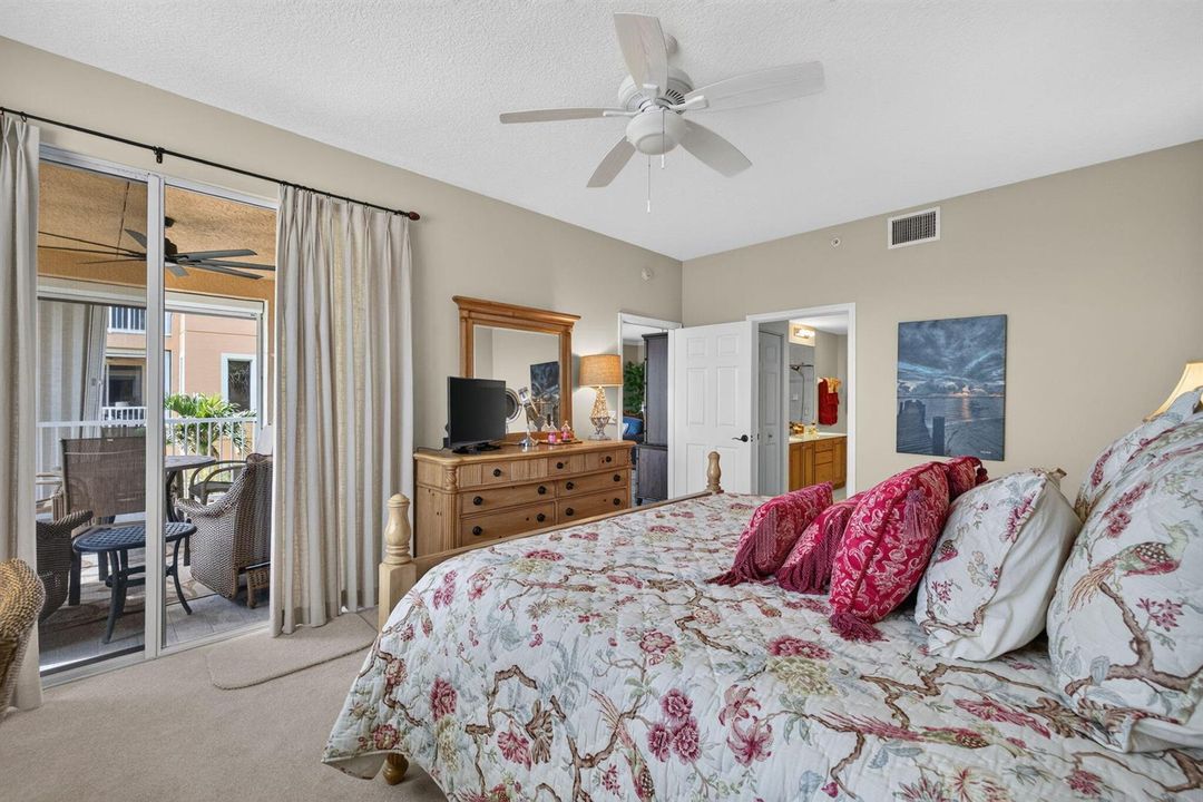 MASTER SUITE,,