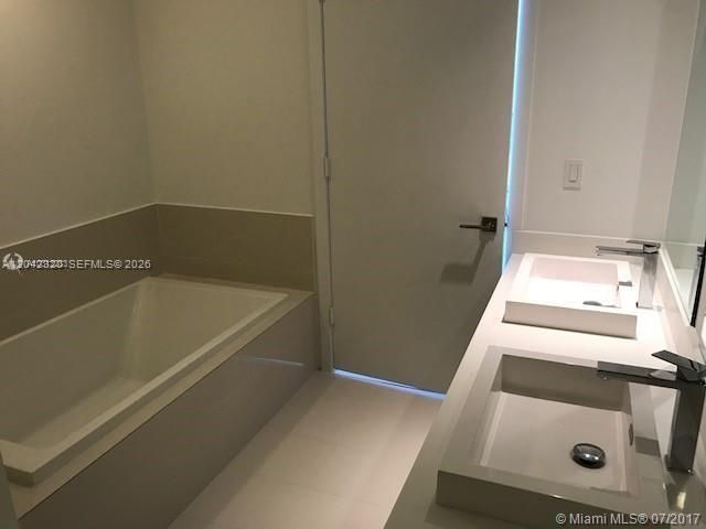 En Renta: $4,750 (2 camas, 2 baños, 1026 Pies cuadrados)