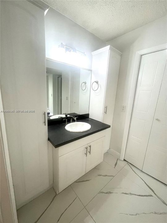В аренду: $2,400 (2 спален, 2 ванн, 1231 Квадратных фут)
