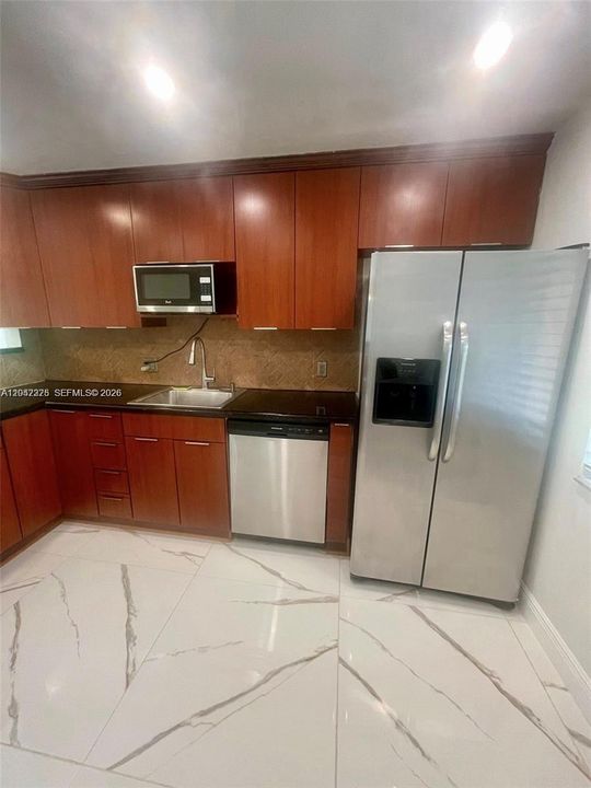 В аренду: $2,400 (2 спален, 2 ванн, 1231 Квадратных фут)