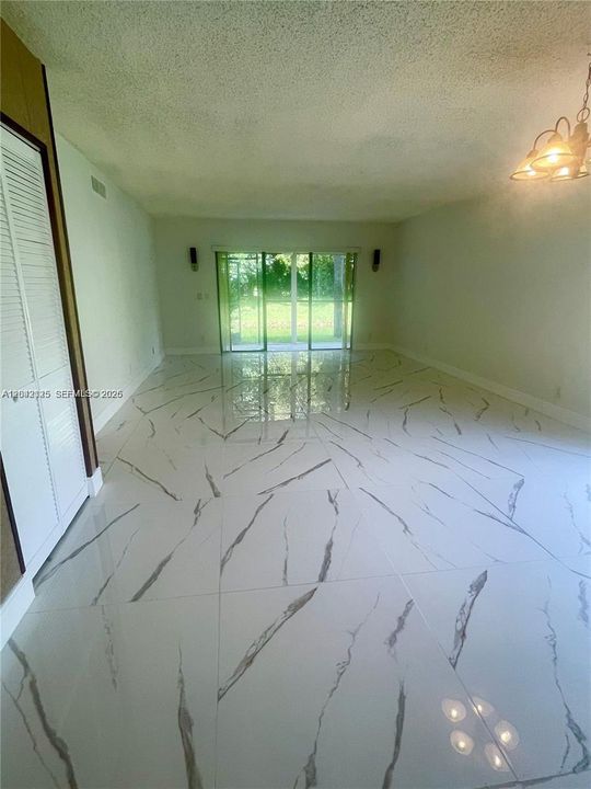В аренду: $2,400 (2 спален, 2 ванн, 1231 Квадратных фут)