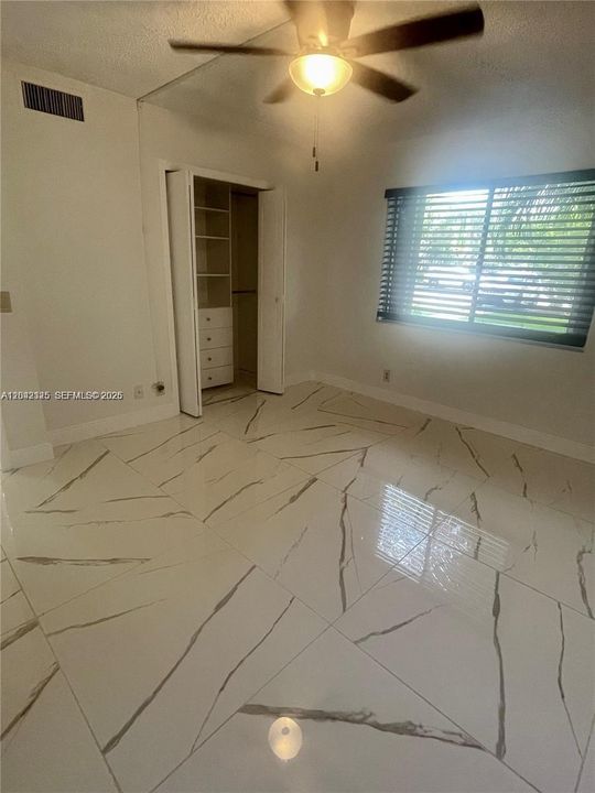 В аренду: $2,400 (2 спален, 2 ванн, 1231 Квадратных фут)