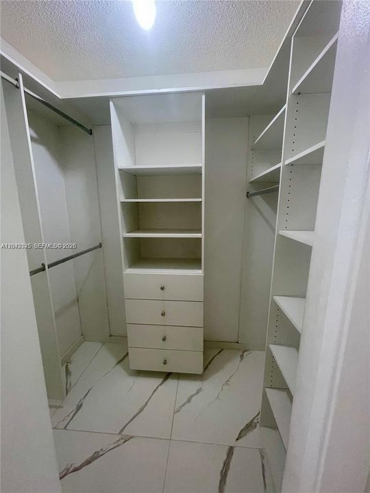 В аренду: $2,400 (2 спален, 2 ванн, 1231 Квадратных фут)