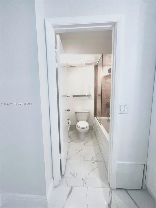 В аренду: $2,400 (2 спален, 2 ванн, 1231 Квадратных фут)