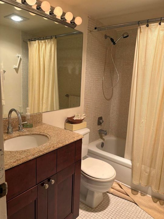 Master Full Bath Tub/Shower