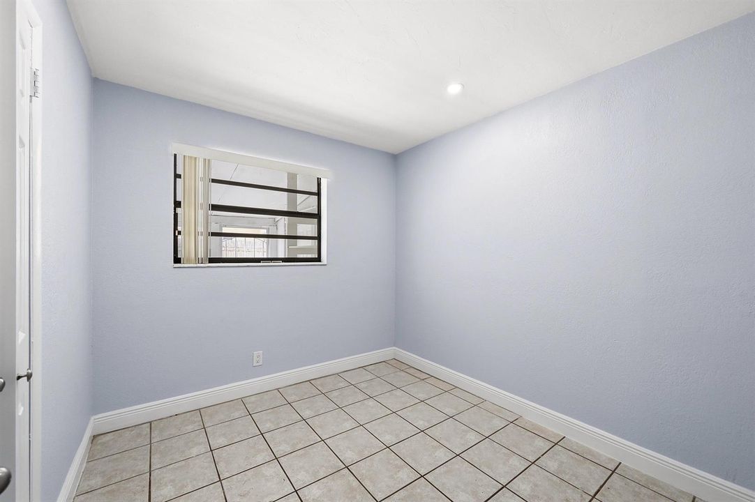 27_bedroom