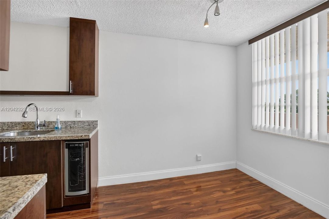 For Sale: $249,900 (2 beds, 2 baths, 1015 Square Feet)