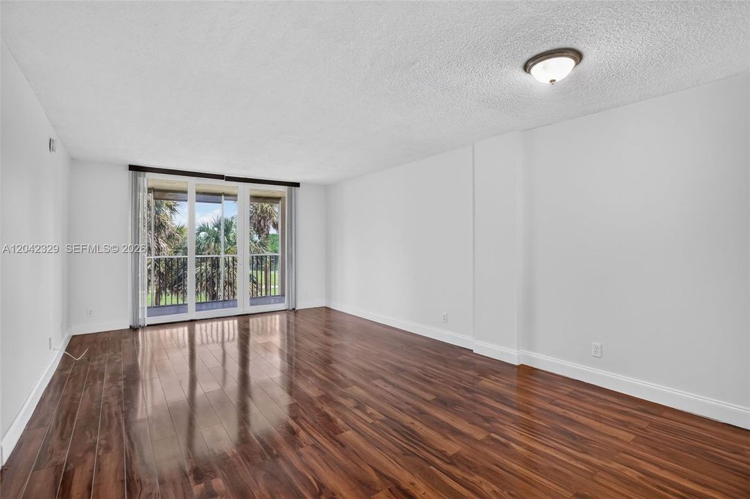 For Sale: $249,900 (2 beds, 2 baths, 1015 Square Feet)