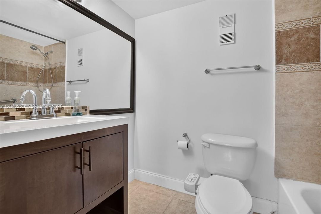 For Sale: $249,900 (2 beds, 2 baths, 1015 Square Feet)