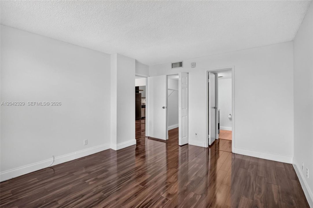 For Sale: $249,900 (2 beds, 2 baths, 1015 Square Feet)