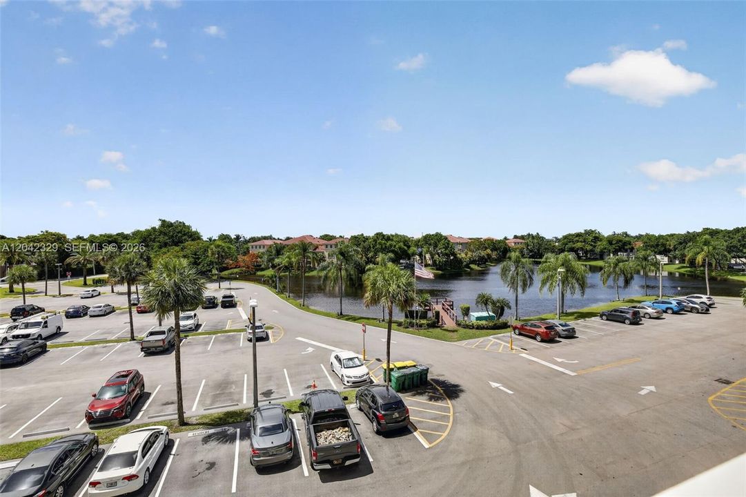For Sale: $249,900 (2 beds, 2 baths, 1015 Square Feet)
